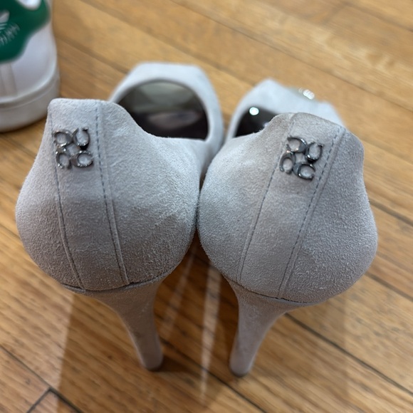 Elegant Gray High Heels - Picture 1 of 2